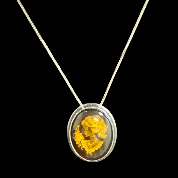 Vintage carved Balkan Amber pendant sterling - Picture 2 of 3